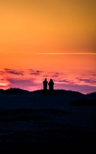 Preview wallpaper couple, silhouettes, sunset, dark