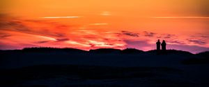 Preview wallpaper couple, silhouettes, sunset, dark
