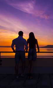 Preview wallpaper couple, sunset, sea, sky