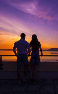 Preview wallpaper couple, sunset, sea, sky