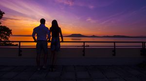 Preview wallpaper couple, sunset, sea, sky