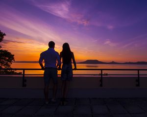 Preview wallpaper couple, sunset, sea, sky