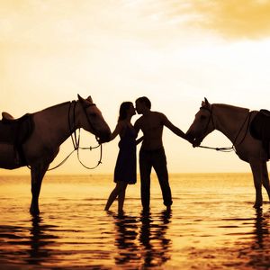 Preview wallpaper couple, sunset, sea, tenderness, horses, romance