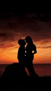 Preview wallpaper couple, sunset, silhouette, arms, stone