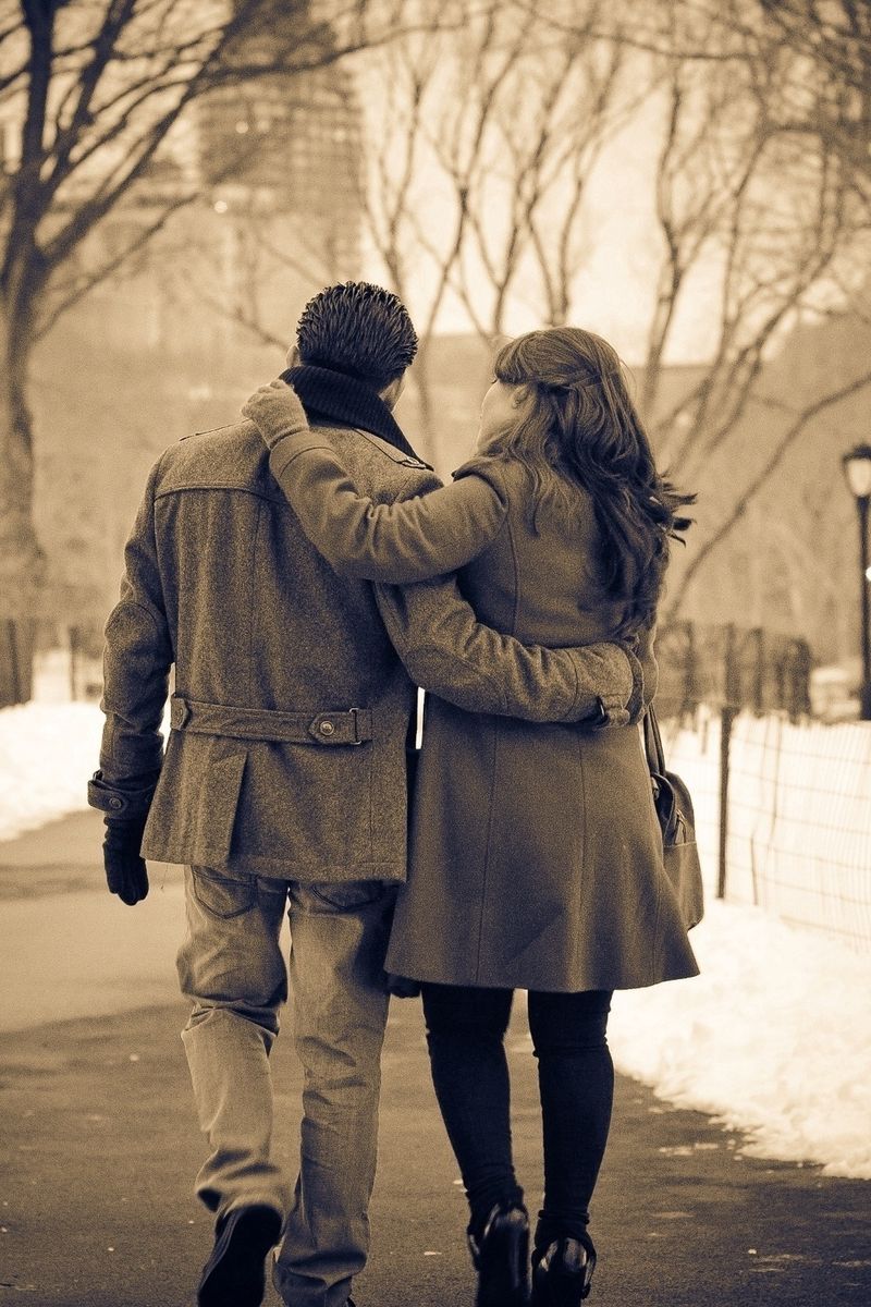 Download wallpaper 800x1200 couple, walk, black white, sepia, winter,  relationships iphone 4s/4 for parallax hd background