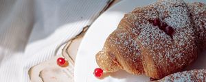 Preview wallpaper croissant, berries, plate, cloth