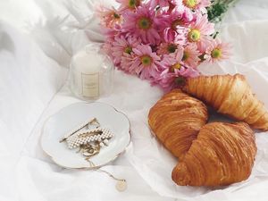 Preview wallpaper croissants, flowers, jewelry, aesthetics