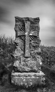 Preview wallpaper cross, stone, grass, bw