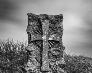 Preview wallpaper cross, stone, grass, bw