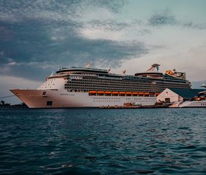 Preview wallpaper cruise ship, ship, sea, water