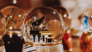 Preview wallpaper crystal ball, piano, new year, christmas, toy