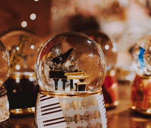 Preview wallpaper crystal ball, piano, new year, christmas, toy