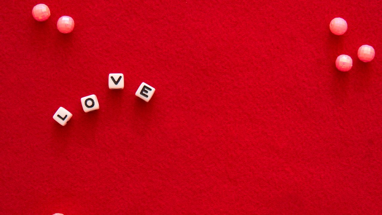 Wallpaper cubes, beads, love, word, red
