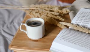 Preview wallpaper cup, book, garland