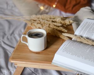 Preview wallpaper cup, book, garland