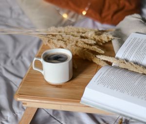 Preview wallpaper cup, book, garland