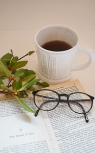 Preview wallpaper cup, book, glasses