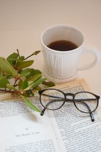 Preview wallpaper cup, book, glasses
