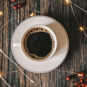Preview wallpaper cup, coffee, garland, berries