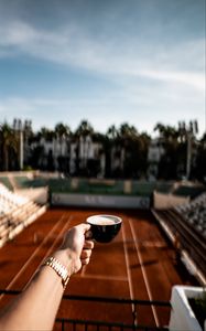 Preview wallpaper cup, coffee, hand, tennis court