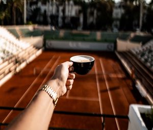 Preview wallpaper cup, coffee, hand, tennis court