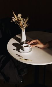 Preview wallpaper cup, coffee, hand, bouquet, room