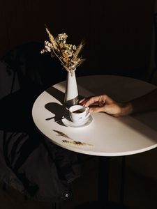 Preview wallpaper cup, coffee, hand, bouquet, room