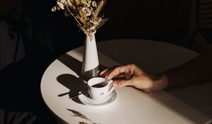 Preview wallpaper cup, coffee, hand, bouquet, room