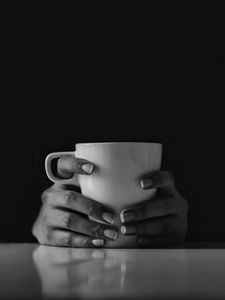 Preview wallpaper cup, drink, hands, bw