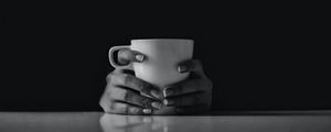 Preview wallpaper cup, drink, hands, bw