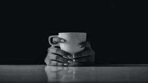 Preview wallpaper cup, drink, hands, bw