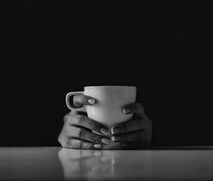 Preview wallpaper cup, drink, hands, bw