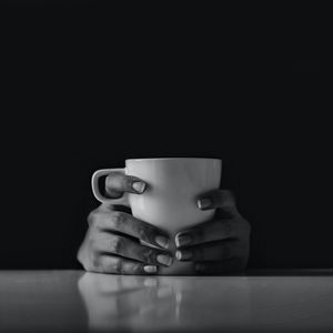 Preview wallpaper cup, drink, hands, bw