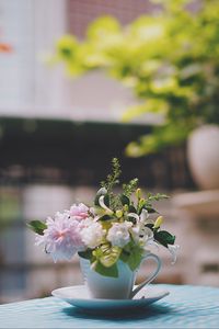 Preview wallpaper cup, flowers, bouquet, decor