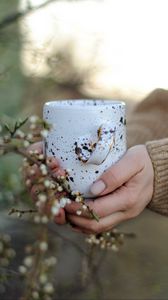 Preview wallpaper cup, flowers, hands, spring