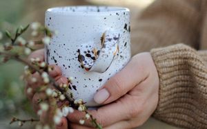 Preview wallpaper cup, flowers, hands, spring