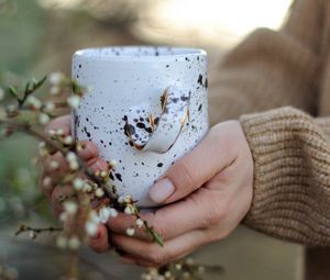 Preview wallpaper cup, flowers, hands, spring