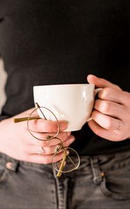 Preview wallpaper cup, glasses, hands, drink