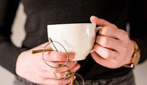 Preview wallpaper cup, glasses, hands, drink