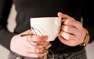 Preview wallpaper cup, glasses, hands, drink