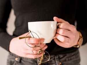 Preview wallpaper cup, glasses, hands, drink