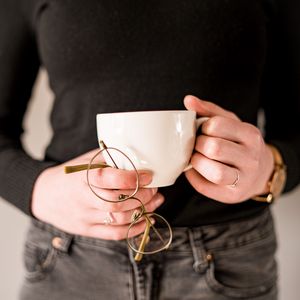 Preview wallpaper cup, glasses, hands, drink