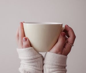 Preview wallpaper cup, hands, sweater, white