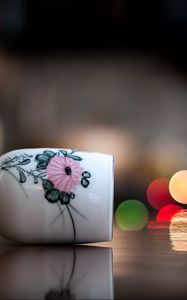 Preview wallpaper cup, highlights, circles, colorful, light, reflection