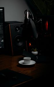 Preview wallpaper cup, microphone, speakers, dark