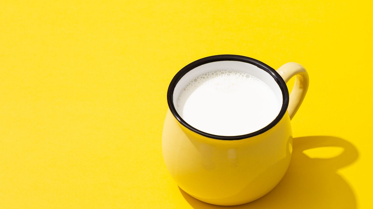 Wallpaper cup, milk, eggs, yellow