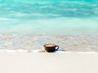 320x240 Wallpaper cup, ocean, sand, coast, minimalism
