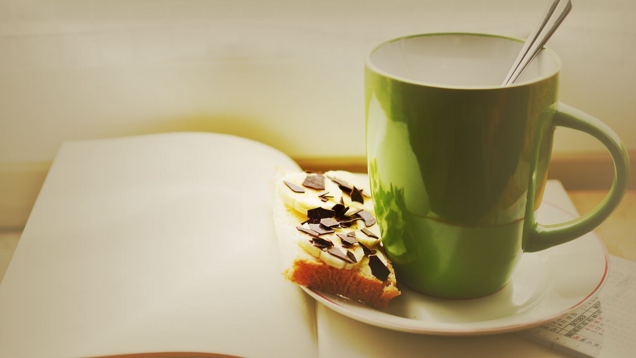 Wallpaper cup, sandwich, chocolate