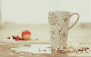 Preview wallpaper cup, splash, mood, drink, glare, blurred