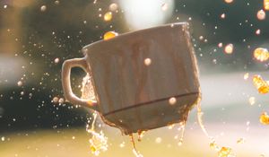 Preview wallpaper cup, spray, liquid, drops